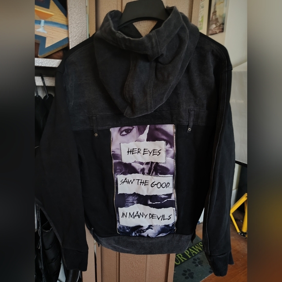 Manière De Voir Hoodie - Picture 2 of 5